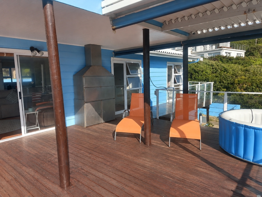 5 Bedroom Property for Sale in Boggomsbaai Western Cape